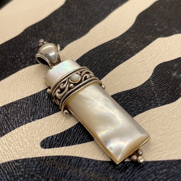 Magnificent Mother of Pearl Sterling Silver Pendant - Picture 3 of 7